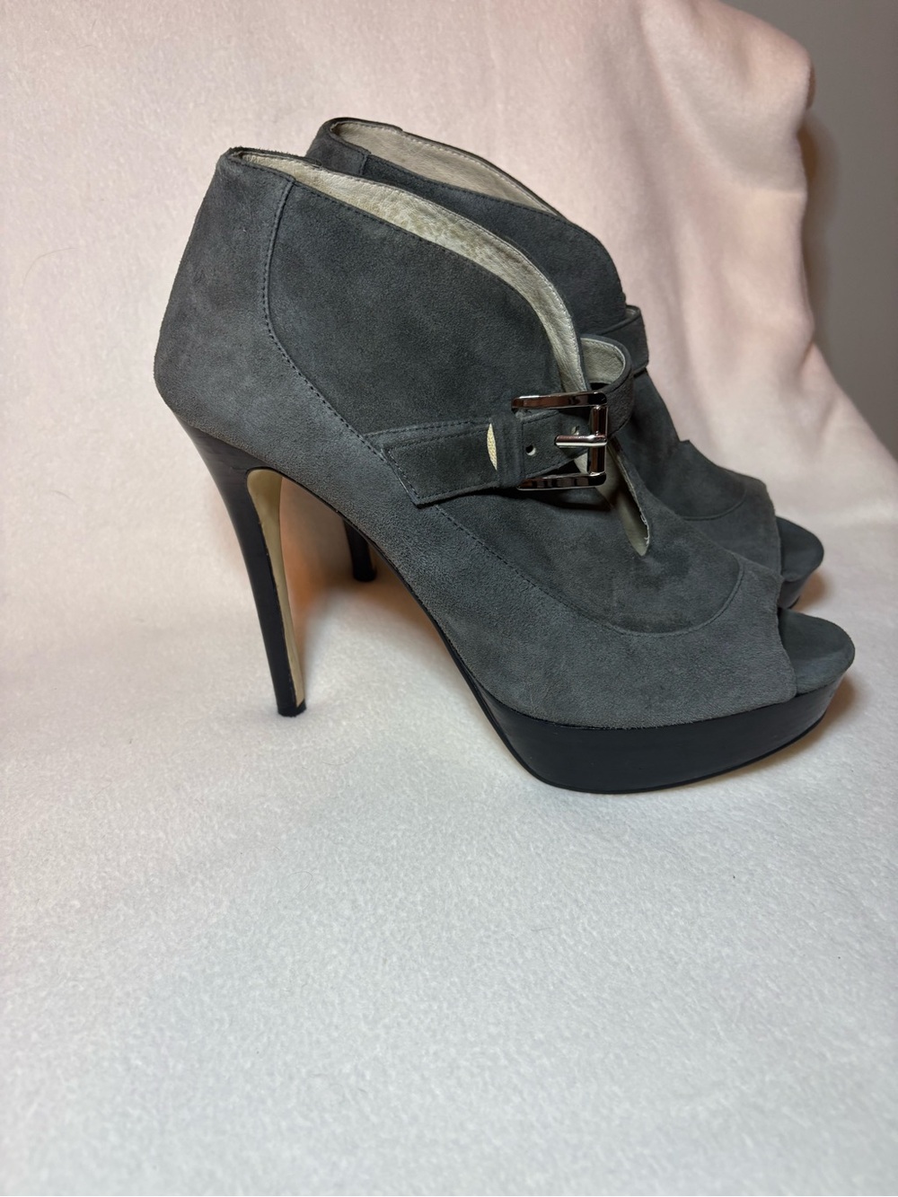 MICHAEL Michael Kors Gray Suede Peep-Toe Buckle Platform Heels Women’s size 11